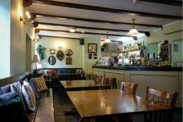Pub, AirBNB Cottage & Accomm - Gloucestershire Photo 3