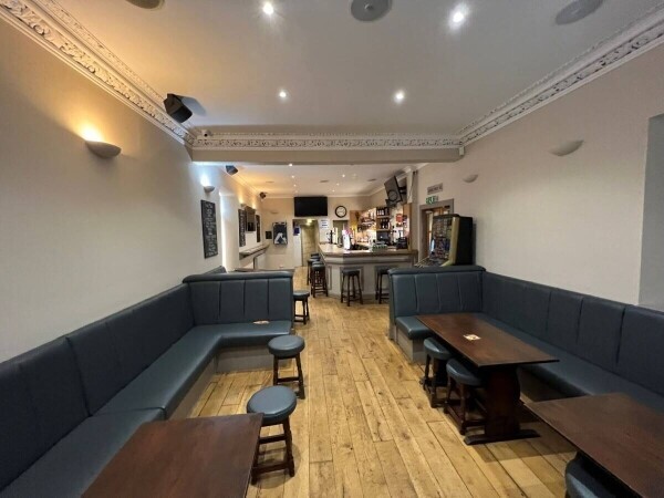 Well-presented lock up Bar with Restaurant/Coffee shop in Dalkeith, Midlothian. (ref 1102) Photo 3
