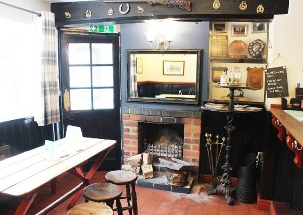 WARWICKSHIRE - MAIN ROAD FREEHOUSE AND CAMPSITE Photo 3