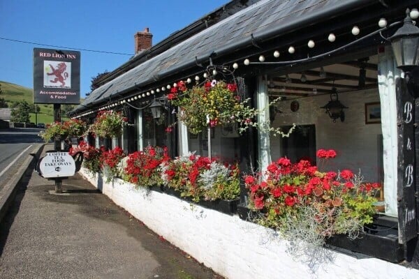 POWYS - 16TH CENTURY MAIN ROAD COUNTRY INN