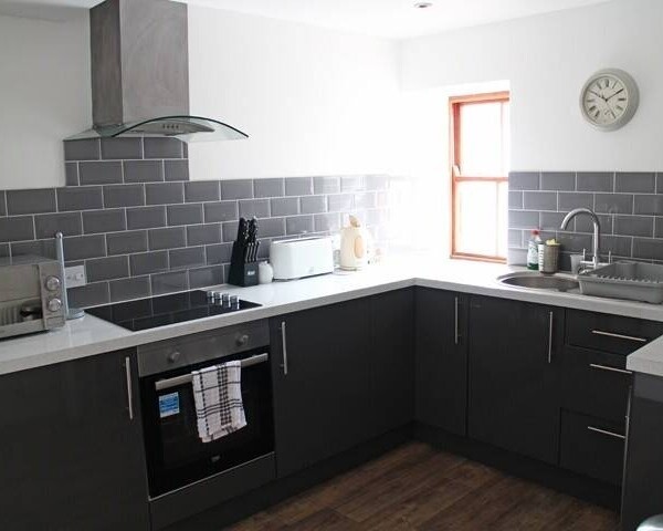 CARMARTHENSHIRE - FORMER PUBLIC HOUSE WITH SUPERB 4 BEDROOM HOLIDAY LET Photo 3