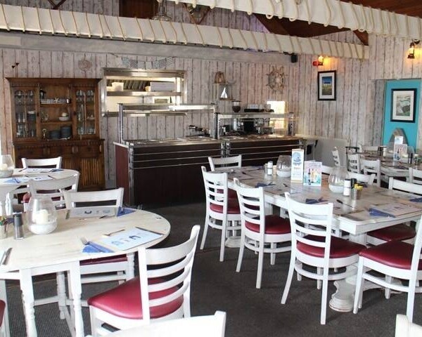 CARDIGAN BAY - ICONIC COASTAL VILLAGE - SEA FRONT FREEHOUSE Photo 3