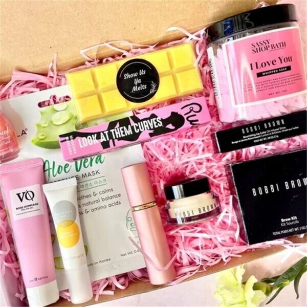 Profitable Online Beauty Shop and Subscription Box Service **SENSIBLE OFFERS INVITED** Photo 3