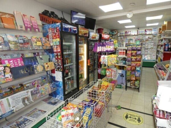 Convenience Store With Accommodation For Sale Hull Photo 3