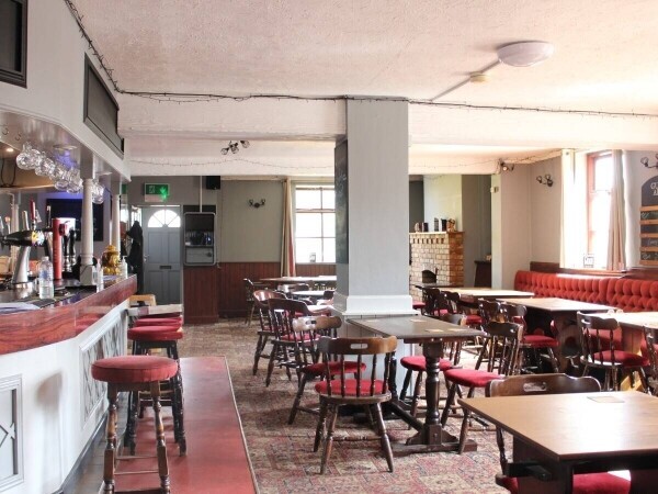 CAMBRIDGESHIRE - FREEHOUSE WITH CAR PARK Photo 3