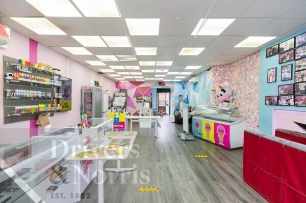 Leasehold Dessert and Vape Shop in North London Photo 3
