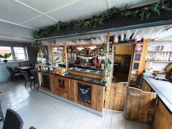 STUNNING TEA ROOMS/BISTRO/CAFÉ WITH FULL A3 & ALCOHOL LICENCE Photo 3