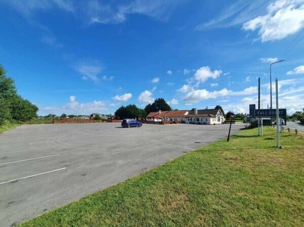A fantastic public house in a prime location for sale Photo 2