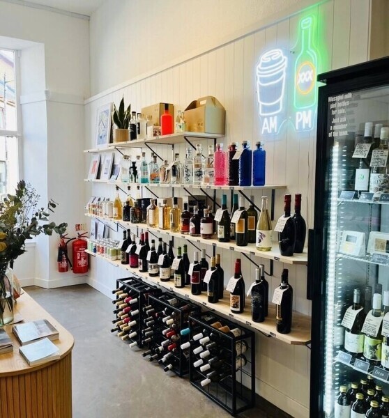 Independent retail and coffee shop in the heart of Bearsden Cross, Glasgow Photo 3