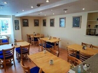 CARMARTHENSHIRE - WELL ESTABLISHED AND PROFITABLE LICENSED FISH & CHIP TAKEAWAY & RESTAURANT Photo 3