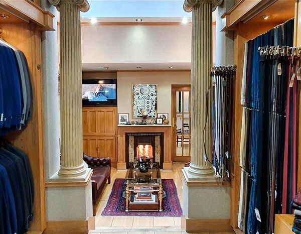 A HIGH-END MEN’S FASHION BOUTIQUE