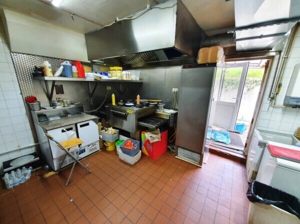 FISH & CHIP SHOP WITHIN BUSY RESIDENTIAL PARADE Photo 3