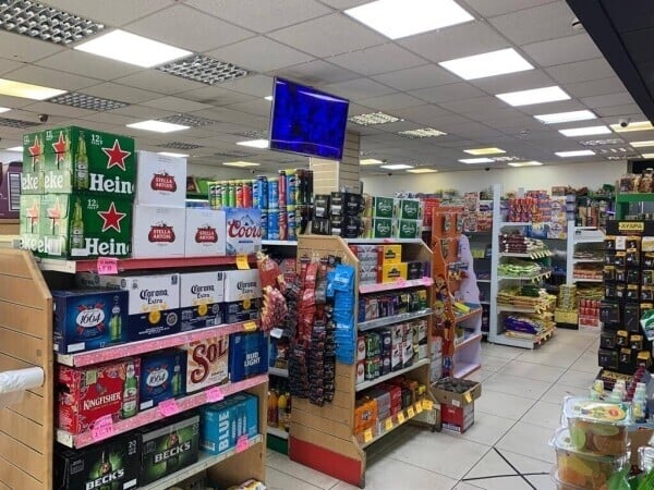 HIGHSTREET, NEWLY FITTED, BIG SHOP! PRIME LOCATION POTENTIAL TO INCREASE SALES! Photo 3
