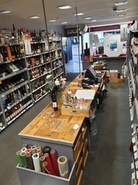 AN AWARD-WINNING WINE MERCHANT Photo 2