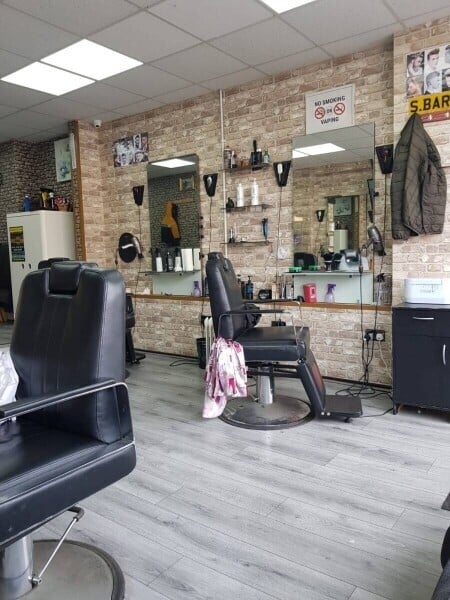 Busy Barber shop for sale Photo 1