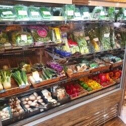 Green Grocer / Coffee shop, high-end retail. Amazing location. Photo 3