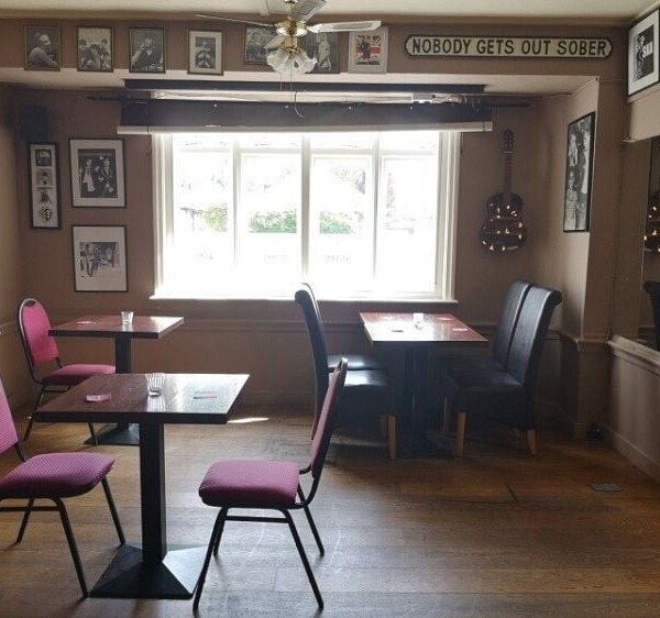 Extremely Well Established Pub With Live Music For Sale Photo 3