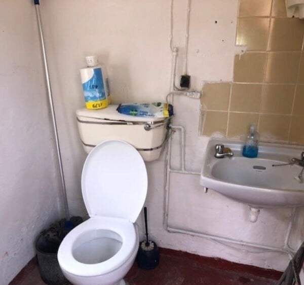 Leasehold Fish & Chip/Kebab Takeaway Located In St Austell Photo 3