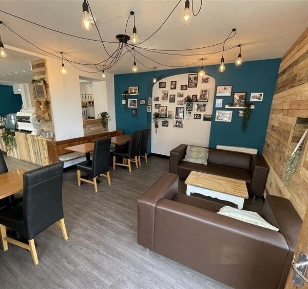 Beautiful Turnkey Cafe in Popular South Devon Seaside Town For Sale in Dawlish Photo 3