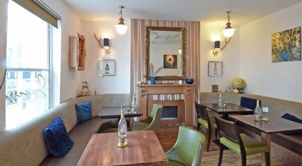 STAFFORDSHIRE - WELL APPOINTED CAFÉ AND WINE BAR IN SOUGHT AFTER TOWN, HIGH STREET LOCATION Photo 3