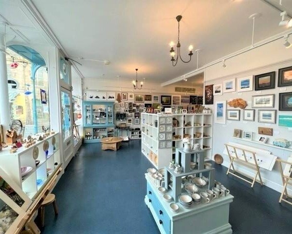 Popular and Very Well Presented Art Gallery and Gift Shop in Melrose, Scottish borders. (ref 1515) Photo 3