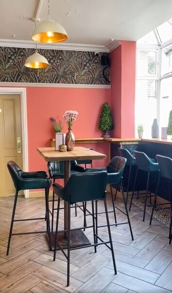 STAFFORDSHIRE – ARTISIAN GIN AND BEER BAR Photo 3