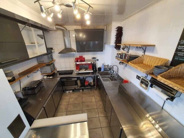 A café/take-away for sale in a great location Photo 3