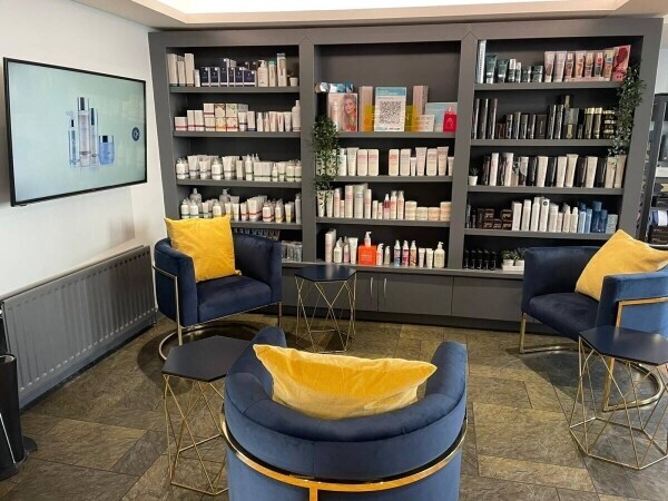 SMALL CHAIN HAIR/BEAUTY/SPA BATH AND WELLS Photo 3