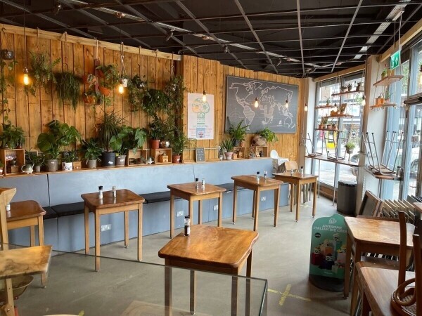 SPECIALIST COFFEE SHOP & CAFE TAKEAWAY IN THE HEART OF HAYWARDS HEATH, WEST SUSSEX Photo 3