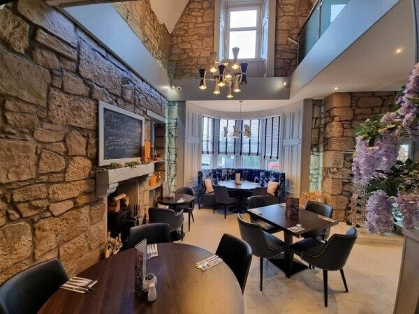 Stunning and recently refurbished (£250k spend) Restaurant & Bar Opportunity in Newton Mearns Photo 3