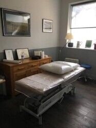 Shop /Barbershop / Hairdressing salon with a Clinic treatment Room attached Photo 3