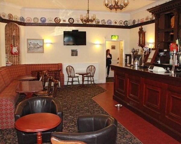 WEST GLAMORGAN - SURBURBAN PUBLIC HOUSE Photo 3