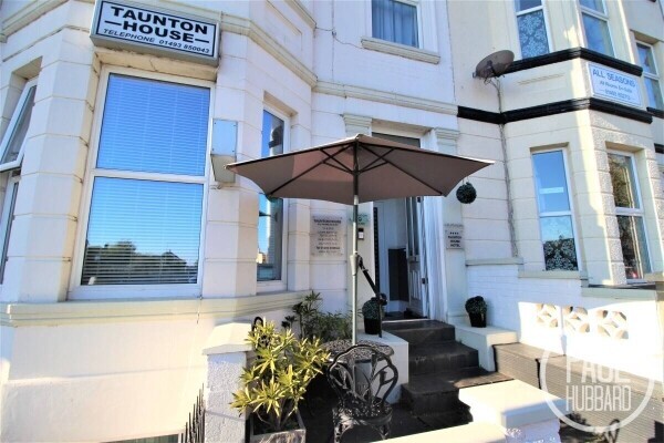 Beautifully decorated, family-run bed and breakfast with 8 bedrooms - Great Yarmouth, Norfolk. Photo 3