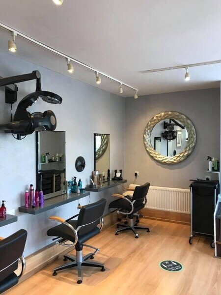 TRADING 23+ YEARS - WELL-PRESENTED UNISEX HAIR SALON located in pleasant west Oxfordshire village Photo 3