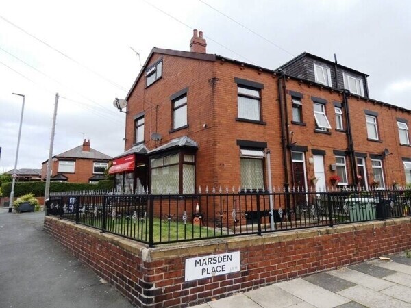 Newsagent With Accommodation Leeds Photo 3