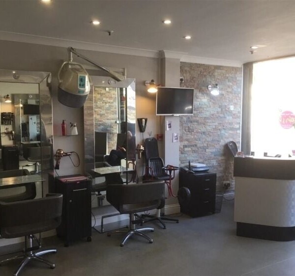 Popular and Busy Hair and Beauty Salon near the Centre of Erith Photo 3