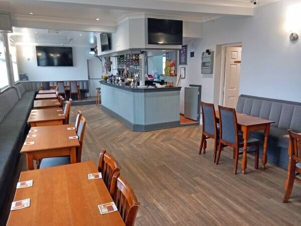 WARWICKSHIRE – WELL ESTABLISHED AND PROFITABLE TRADITIONAL WET LED COMMUNITY PUB ON EDGE OF BUSY TOW Photo 3