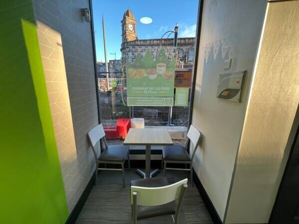 Busy Subway franchise located in the heart of Leith, Edinburgh. (ref 1531) Photo 3