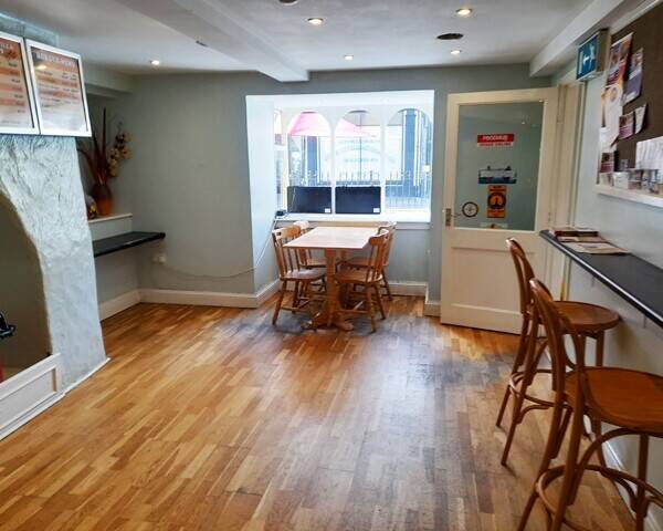 CARMARTHENSHIRE - FISH & CHIP TAKEAWAY & LICENSED RESTAURANT WITH NET PROFIT CIRCA £100,000 PER ANNU Photo 3