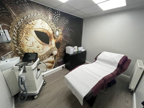 PROFITABLE, LONG-ESTABLISHED SKIN & LASER CLINIC WITH RECURRING CLIENTBASE