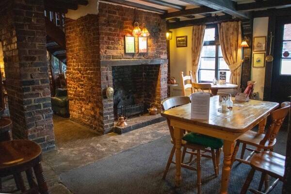 KENT - ICONIC PUB FULL OF CHARACTER Photo 3