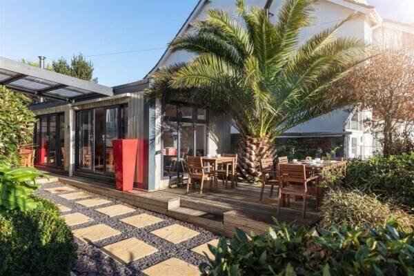 WELL, ESTABLISHED AWARD-WINNING BOUTIQUE BED AND BREAKFAST Photo 3