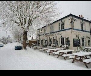 Family pub for sale in Staines Photo 3