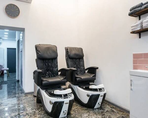 REFURBISHED 1,500 SQ.FT RETAIL “E” LICENCE PREMISES (2300) Photo 3