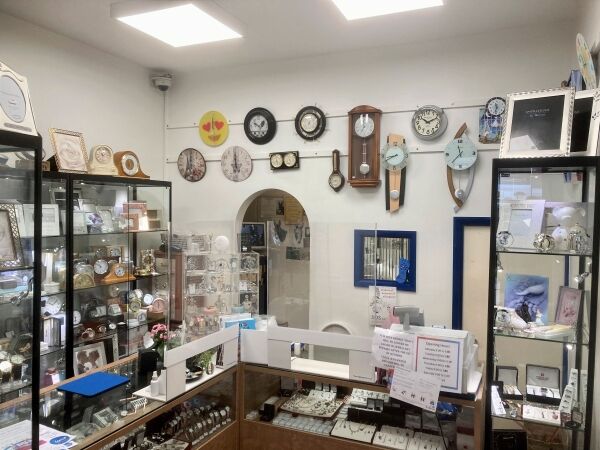 JEWELLERS, GIFTS & JEWELLERY REPAIRS Photo 3