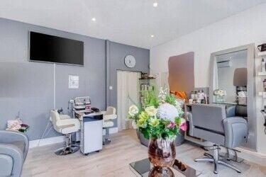 Hair and Beauty Salon for sale In Windlesham Photo 2