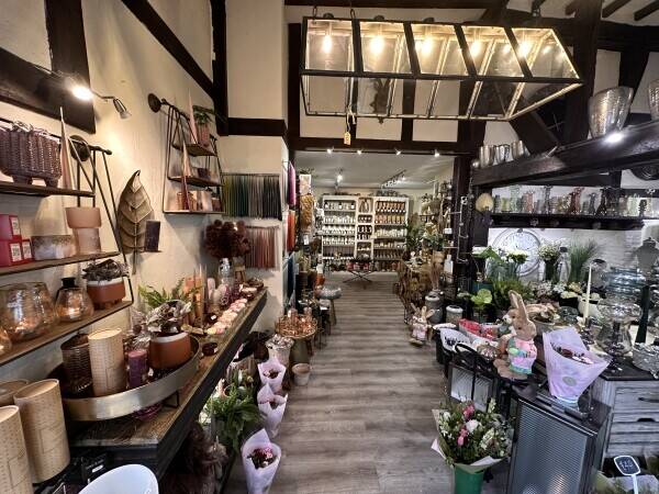 BEAUTIFULLY PRESENTED FLORIST, HOMEWARE & INTERIORS SHOP PRIME HIGH STREET LOCATION MID SUSSEX VIL Photo 3