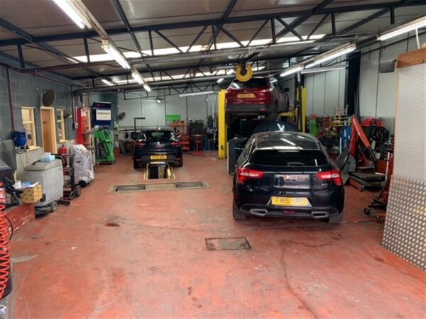 WELL REVIEWED LEASEHOLD MOT GARAGE SERVICES - DERBYSHIRE Photo 3