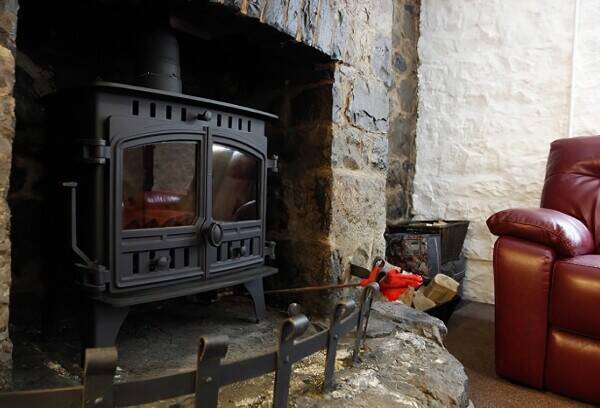 SWANSEA VALLEY - CHARACTER COTTAGE STYLE SIX BEDROOM B&B - APPOINTED TO A VERY GOOD STANDARD Photo 3