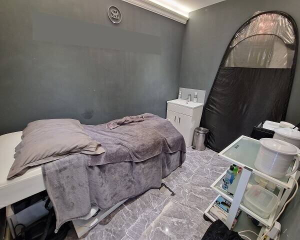 HAIR & BEAUTY SALON + 2-BED FLAT - BILLERICAY Photo 3